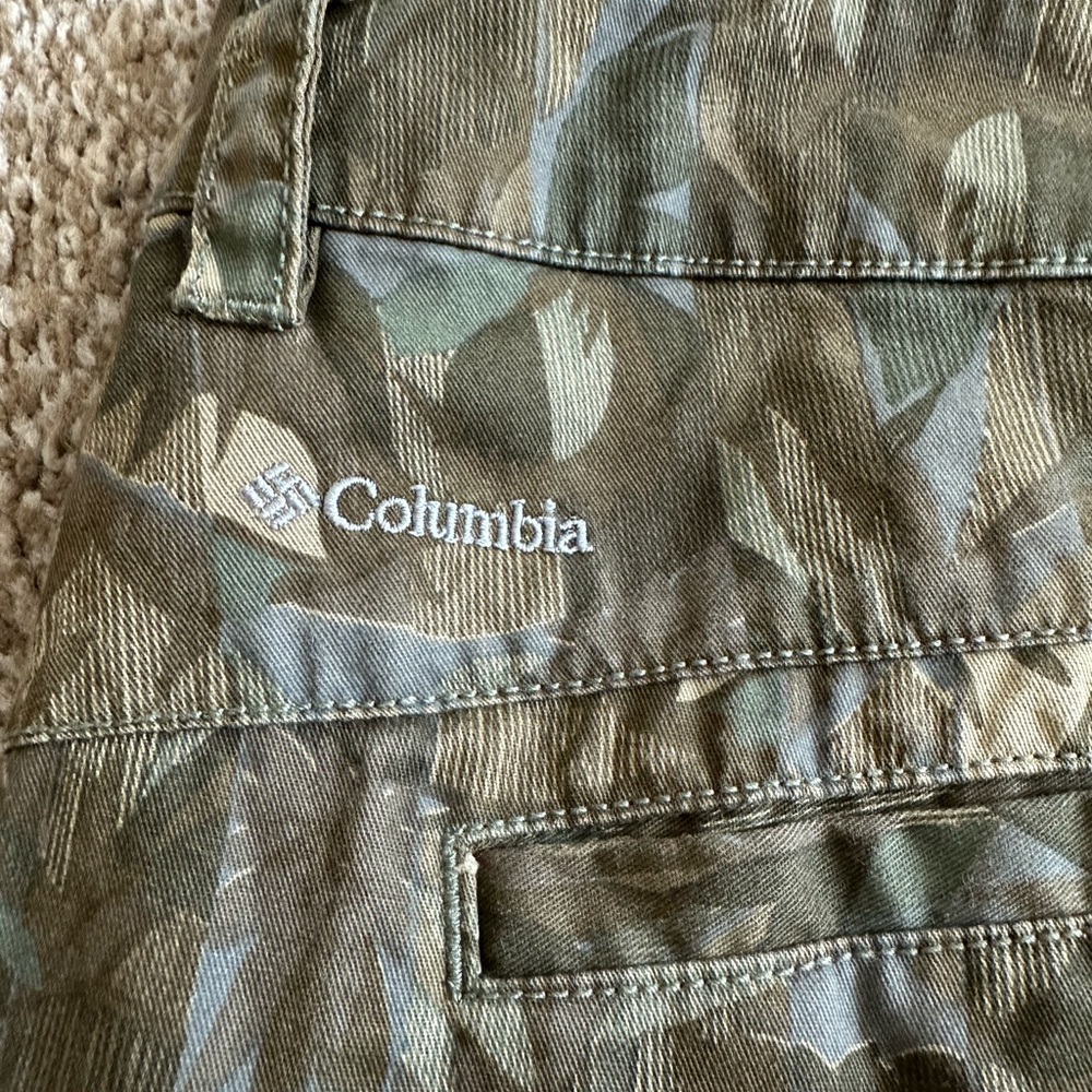Columbia Kenzie Cove Cypress Camo Leaf Shorts - Women’s 12 - Picture 6 of 9